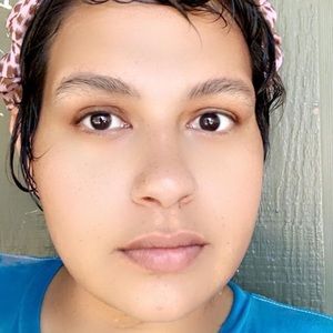 Meet your Posher, Cassandra